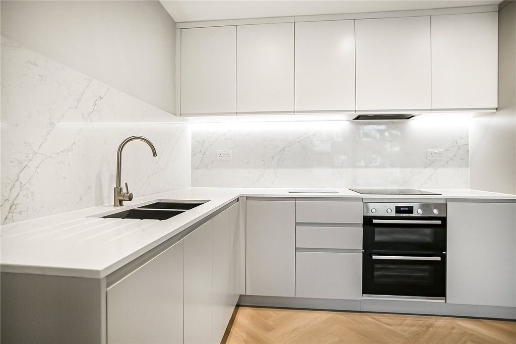 Property photo 2 of 8 Kitchen