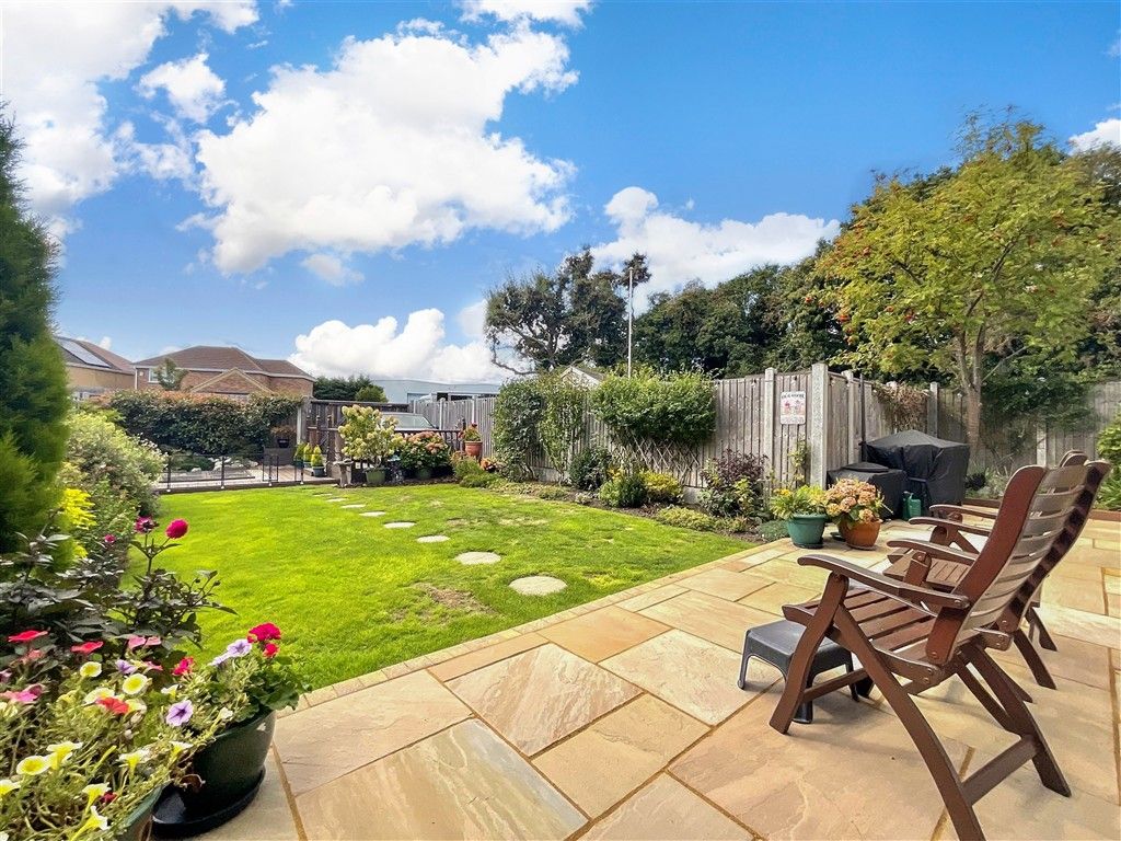 Property photo 3 of 13 Garden