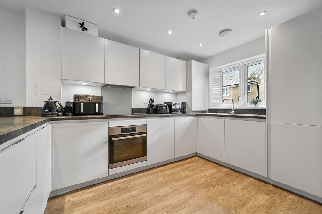 Property photo 3 of 16 Picture No. 11