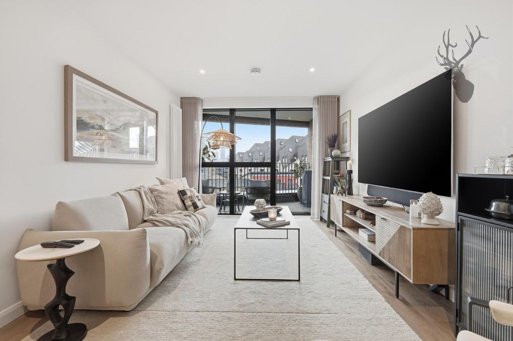 Property photo 2 of 20