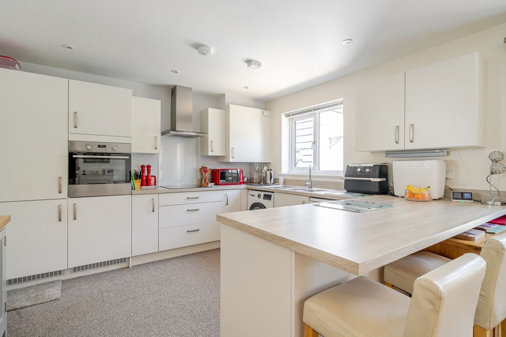 Property photo 2 of 14 2-6A70Bcc33077c-1...
