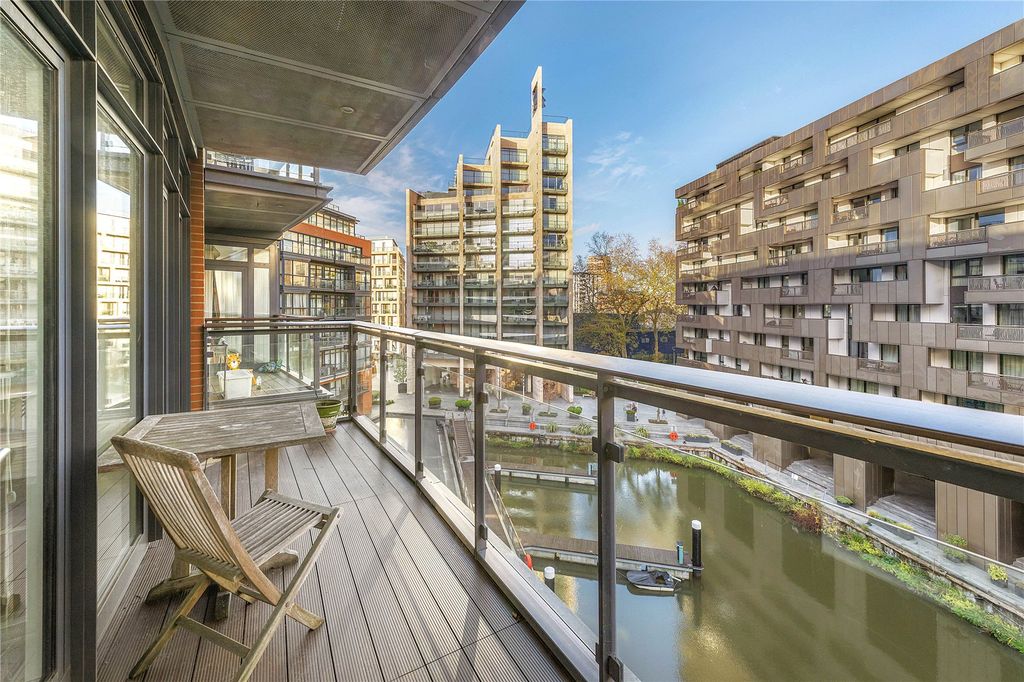 Property photo 2 of 10 Balcony