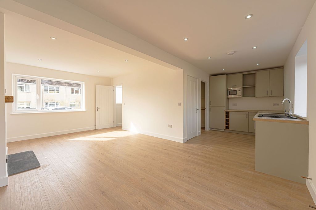 Property photo 3 of 21