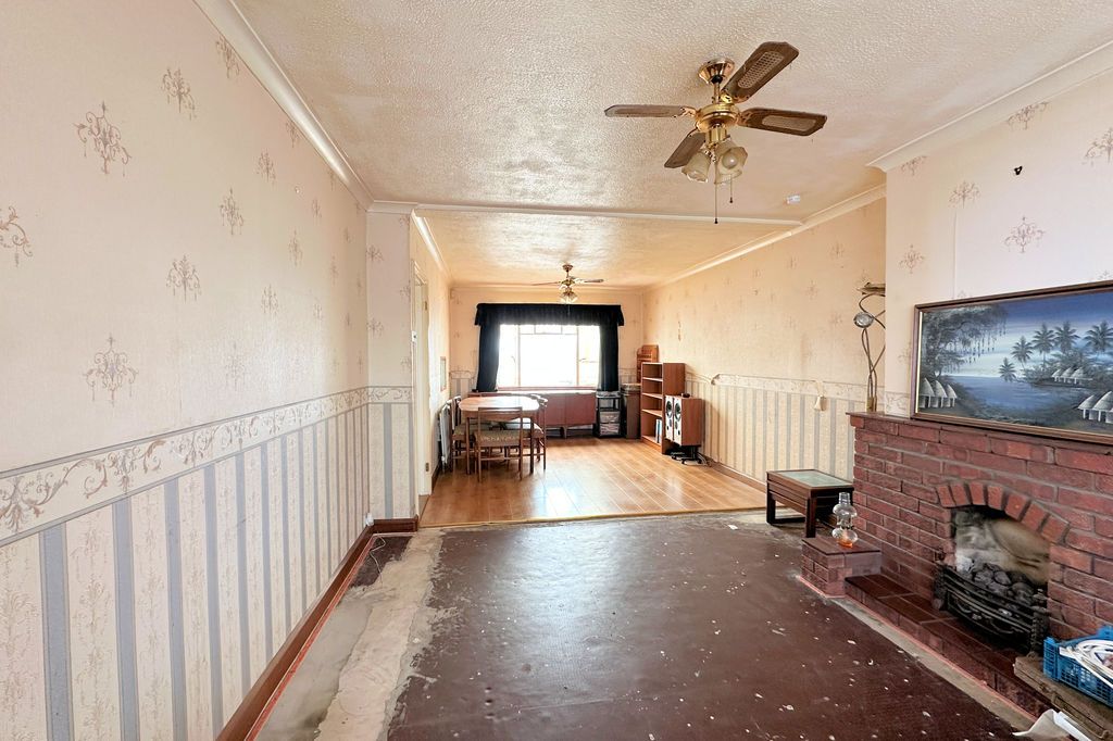 Property photo 3 of 18 Lounge/Dining Room