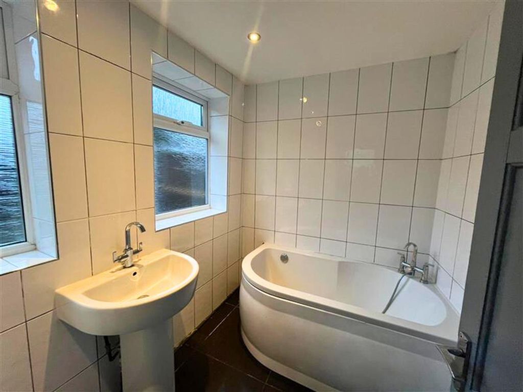 Property photo 3 of 10 Bathroom.Png