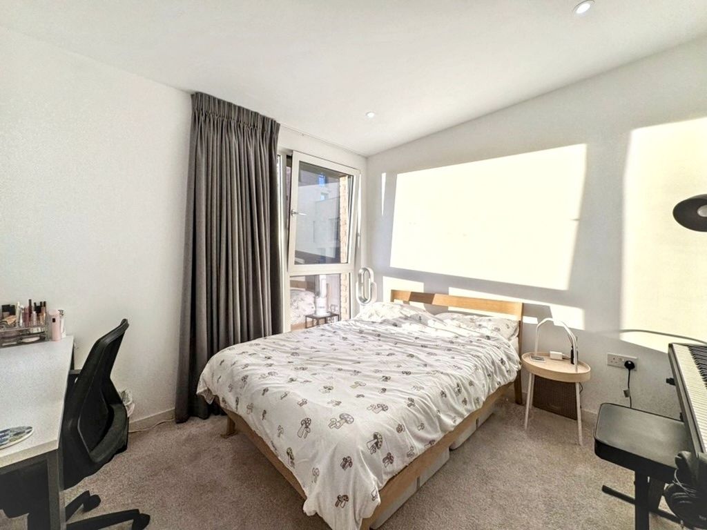 Property photo 2 of 16 Double Bedroom