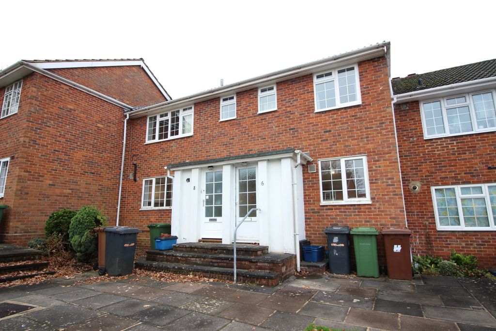Property photo 1 of 8 6 The Pantiles (1).J