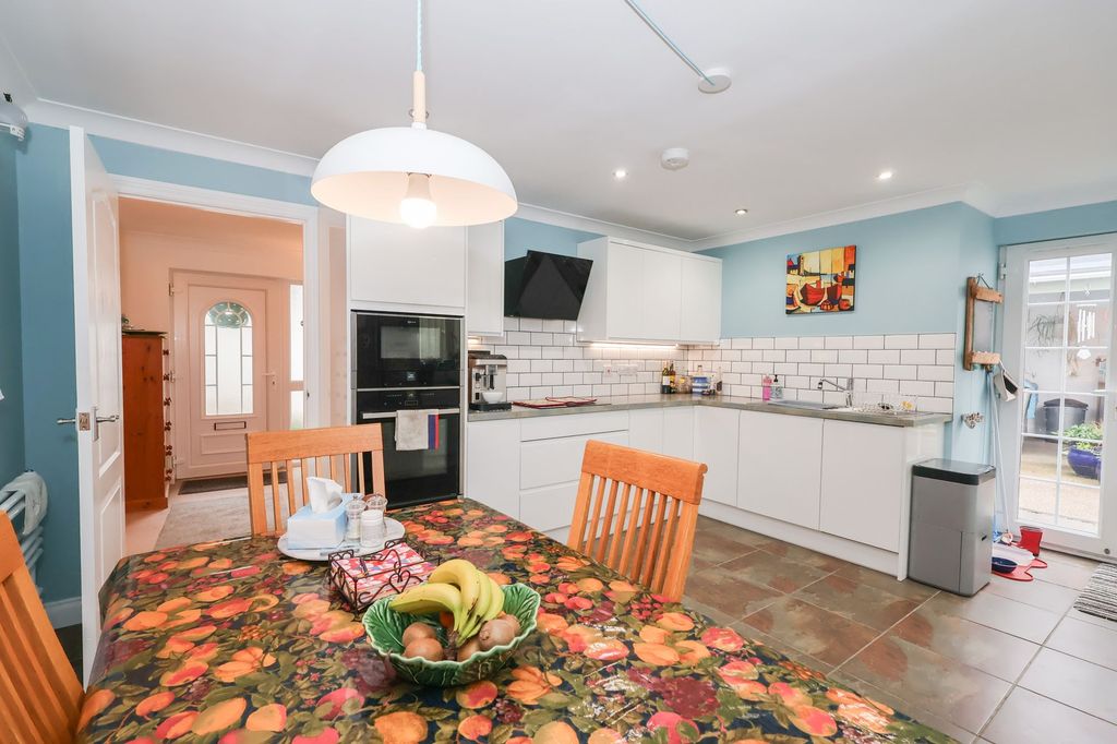 Property photo 3 of 29 Kitchen/Diner