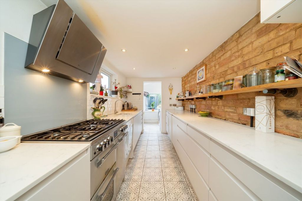 Property photo 3 of 8