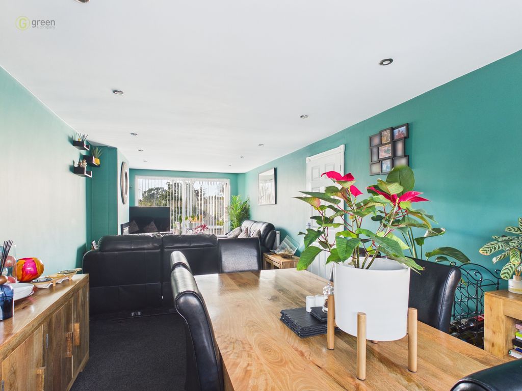 Property photo 3 of 33 Cam05591G0Pr0172Still019