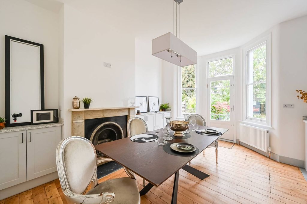 Property photo 1 of 33