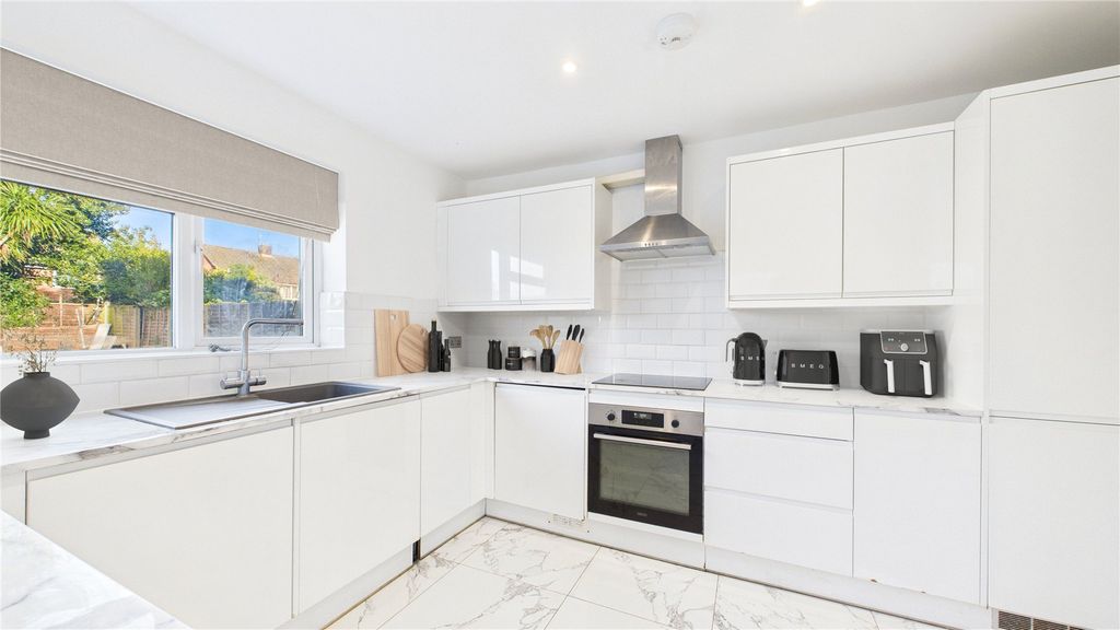 Property photo 3 of 15 Picture 3