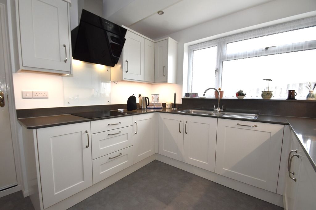 Property photo 3 of 19 Seddons Tiverton