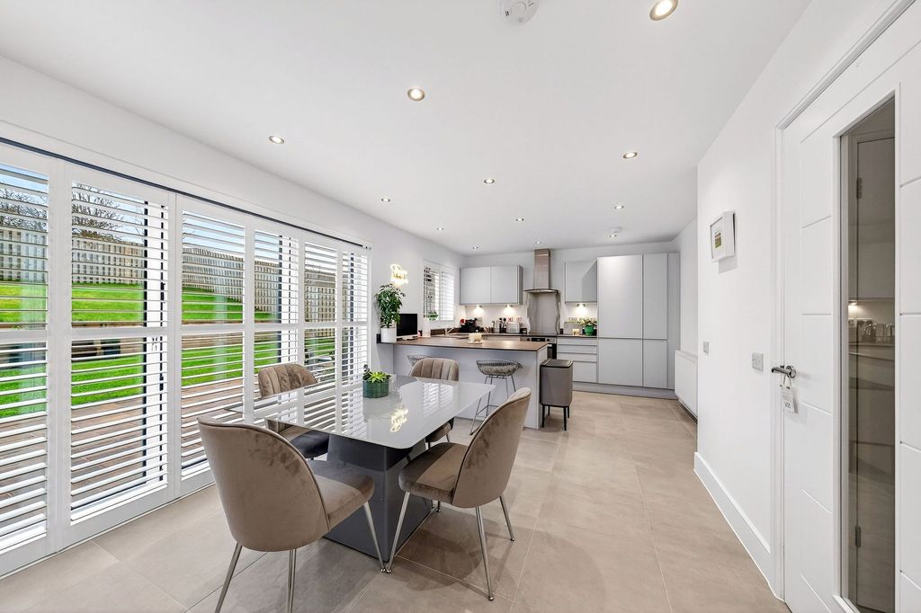 Property photo 3 of 23 Kitchen/Diner