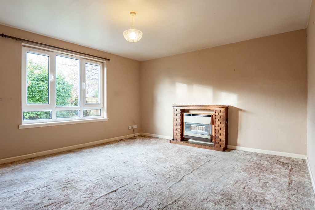 Property photo 2 of 32