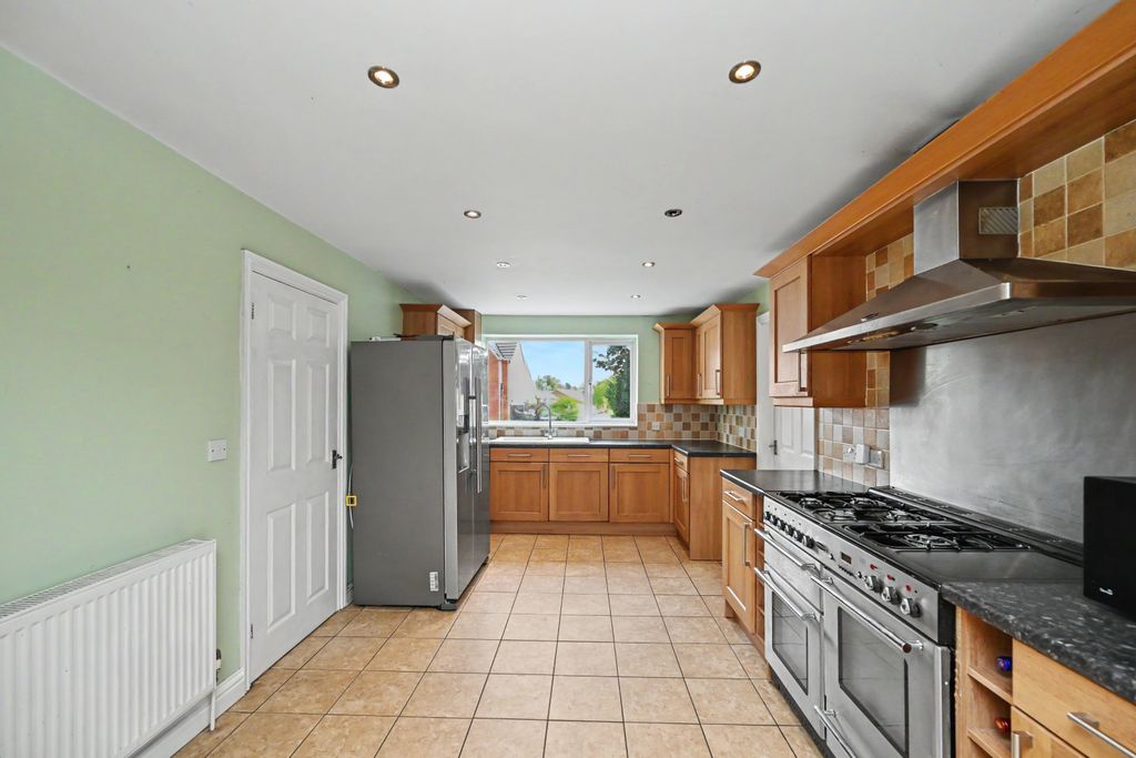 Property photo 2 of 23