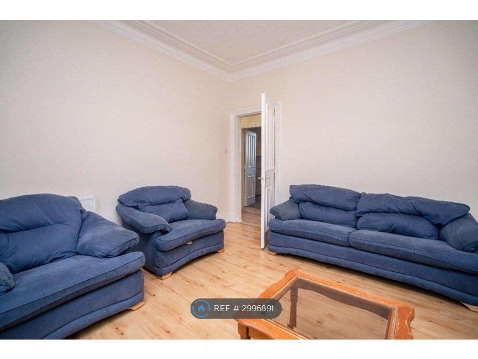 Property photo 1 of 13 Living Room