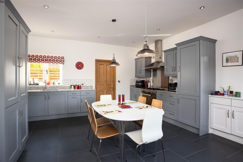 Property photo 2 of 27 00006.Jpg