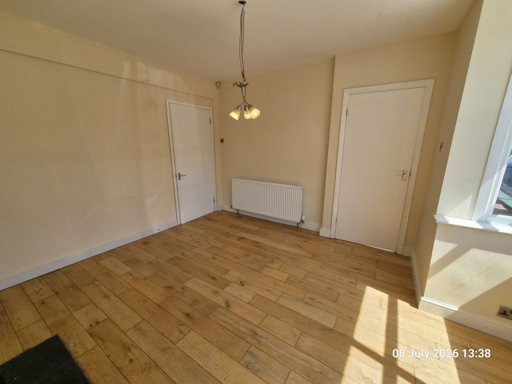 Property photo 3 of 10 Living Room