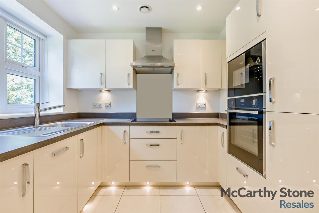 Property photo 1 of 20 8653292-Interior12-800.Jpg