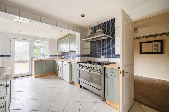Property photo 2 of 10 Kitchen