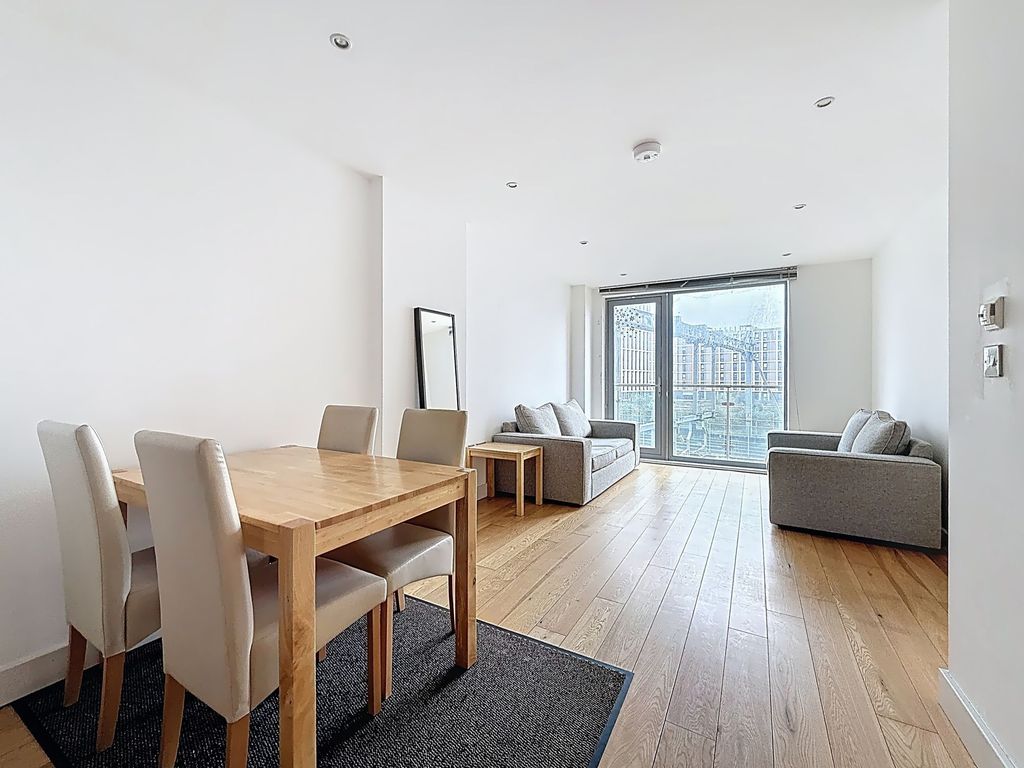 Property photo 3 of 27 Living Room