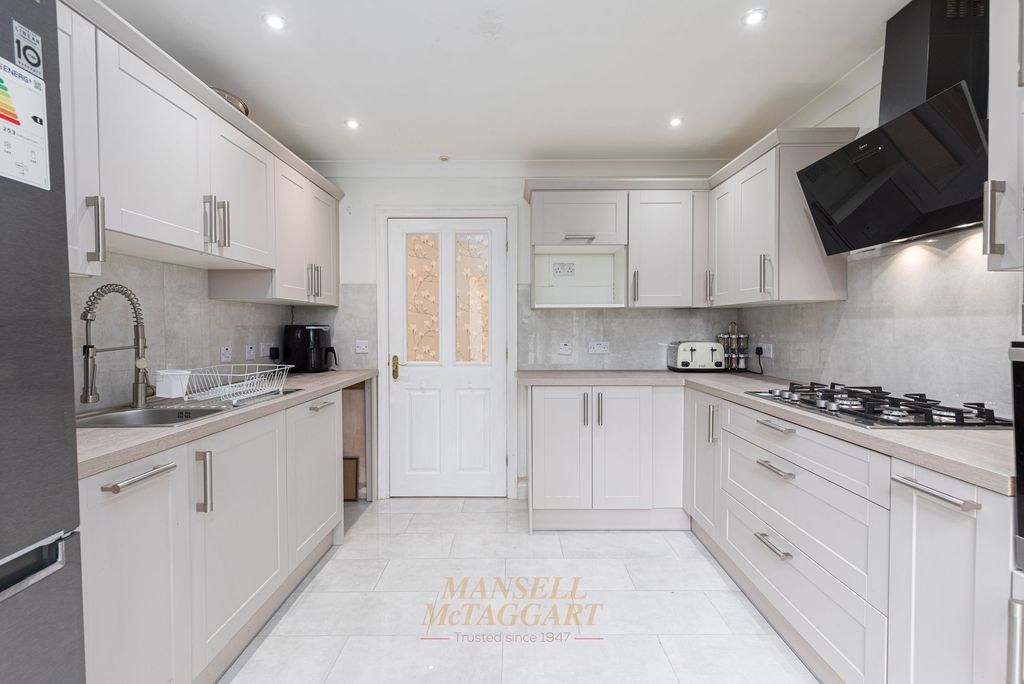 Property photo 2 of 30