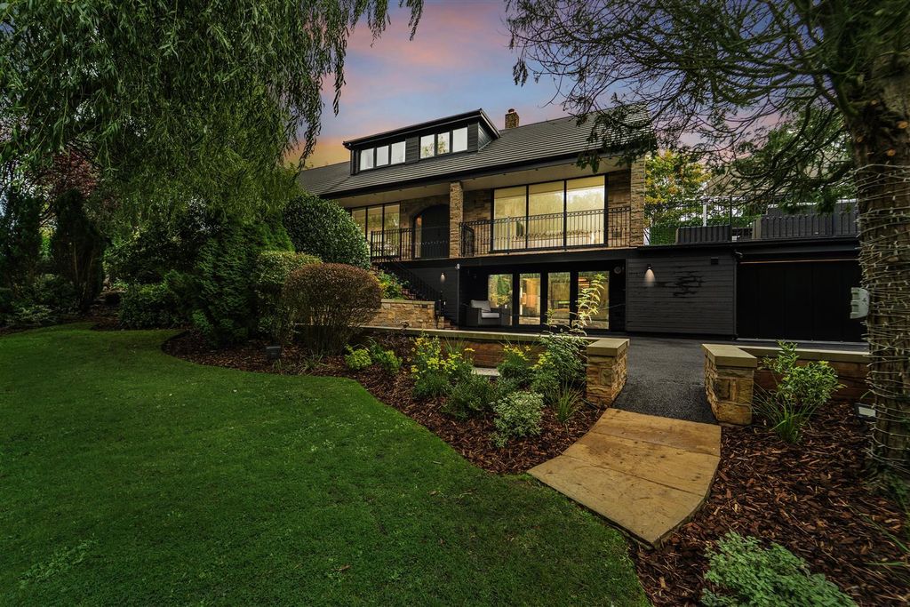 Property photo 3 of 122 3.Jpg