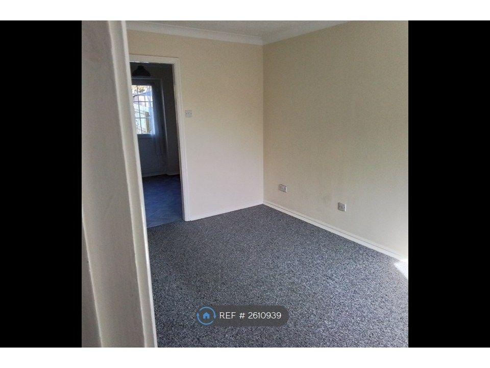 Property photo 3 of 16 Lounge