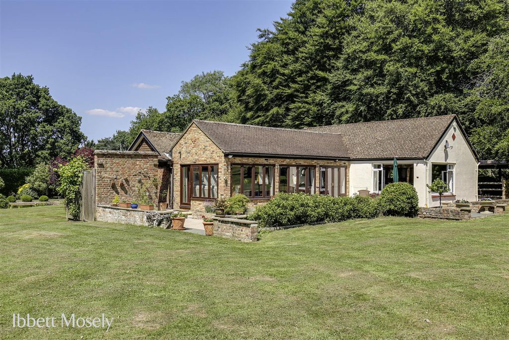 Property photo 1 of 31 36 Back.Jpg