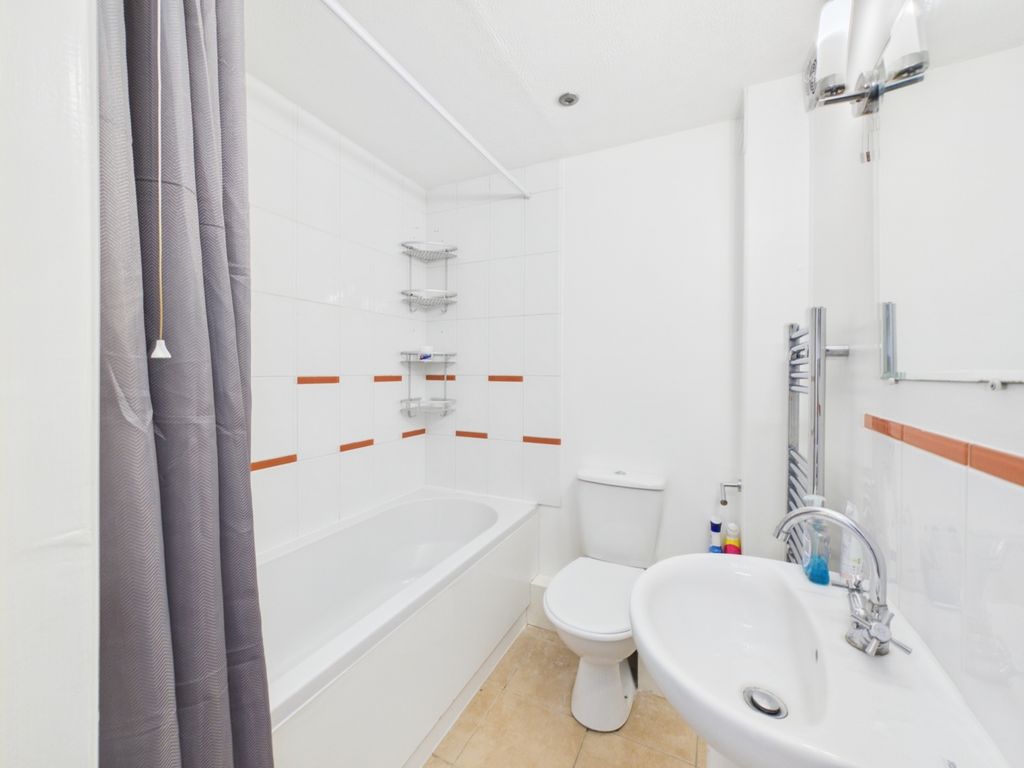 Property photo 3 of 6 Bathroom