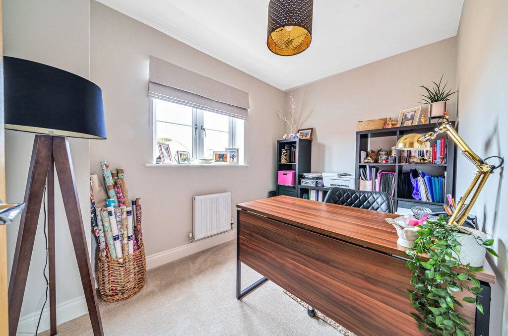 Additional image 11 of 5 bed detached house to rentPembers Farm Avenue, Fair Oak, Eastleigh, Hampshire SO50