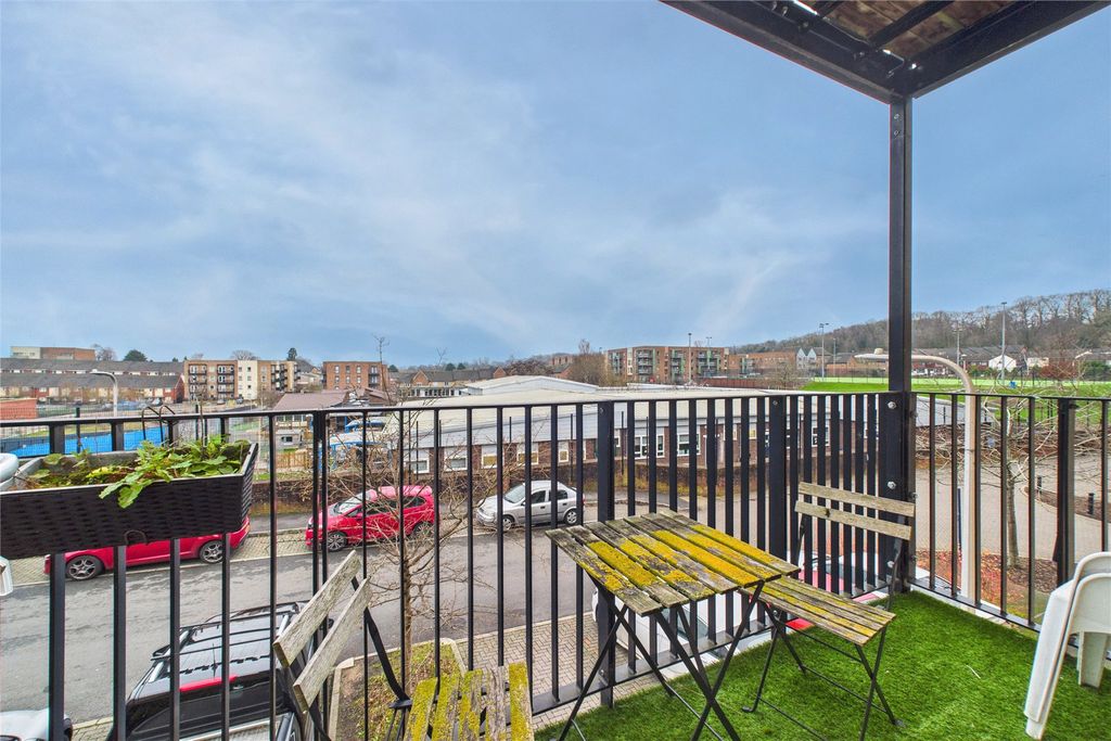 Property photo 3 of 8 Picture No. 11