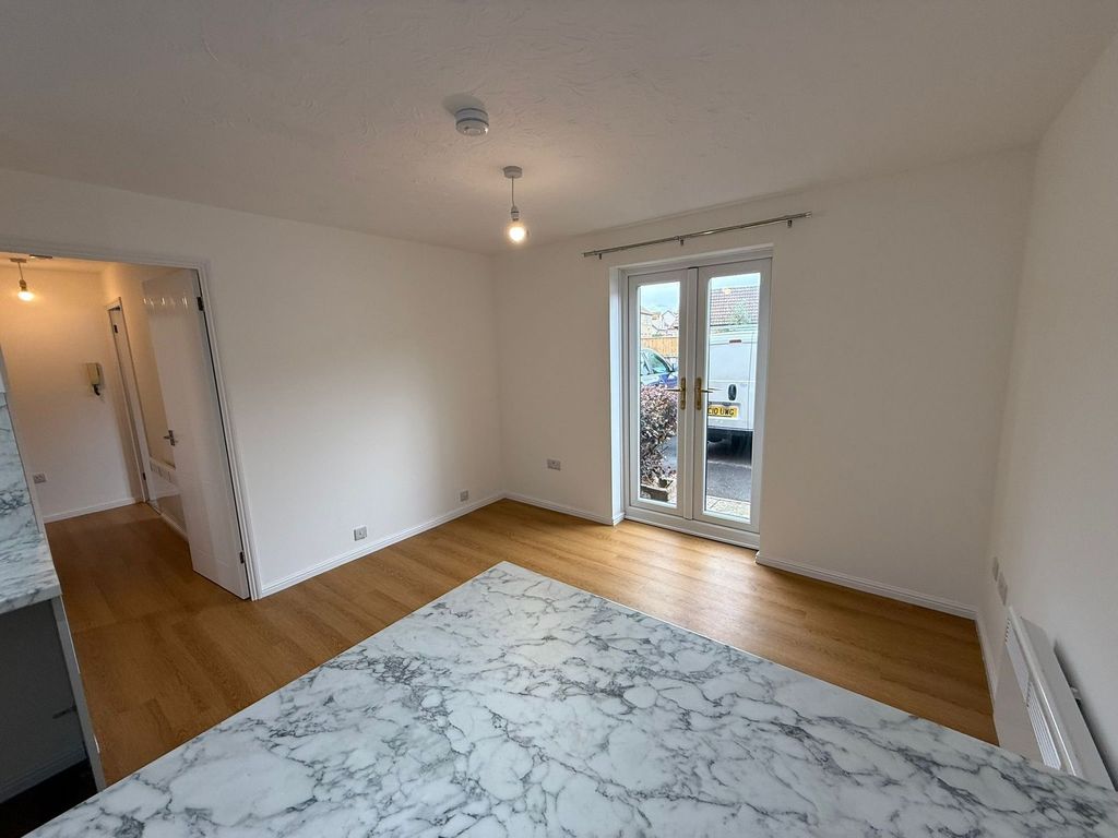 Property photo 3 of 8 Bright And Spacious Living Room With Large Double ...