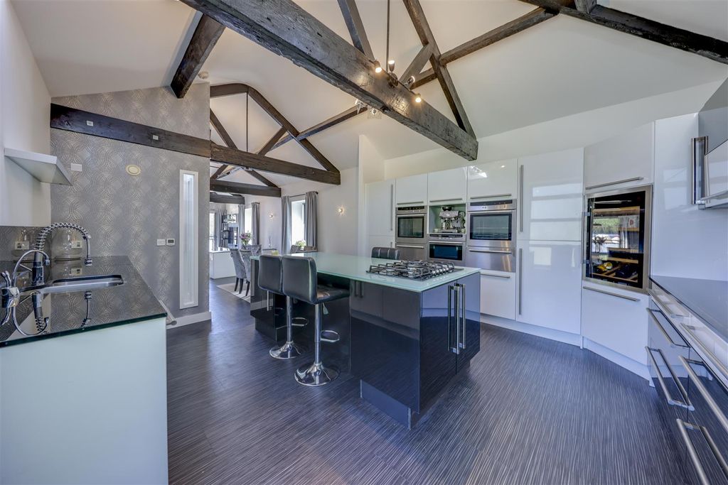 Property photo 1 of 25 Breakfast Kitchen Alt