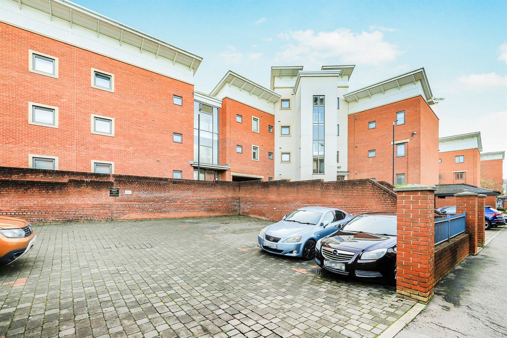 Property photo 2 of 10