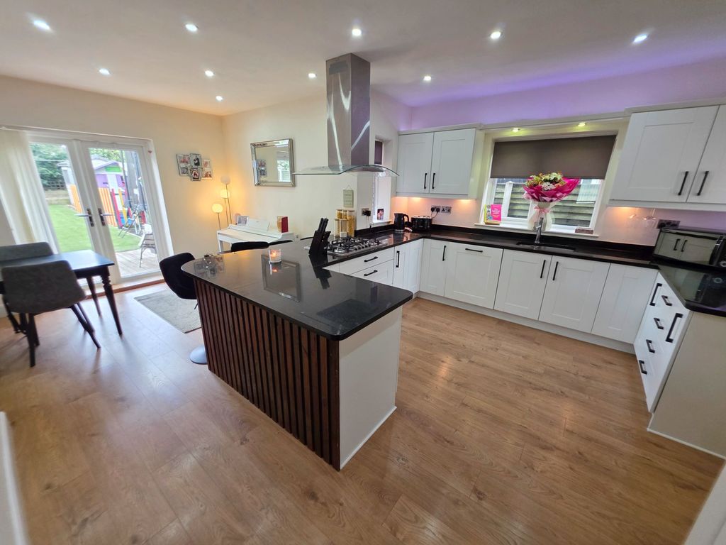 Property photo 2 of 33