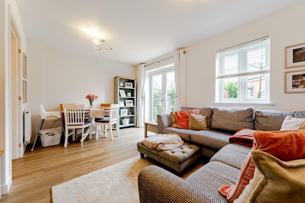 Property photo 2 of 31 22 The Ride, Desborough-12.Jpg
