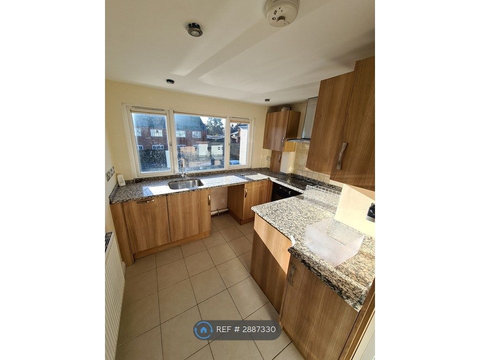 Property photo 2 of 6 Kitchen