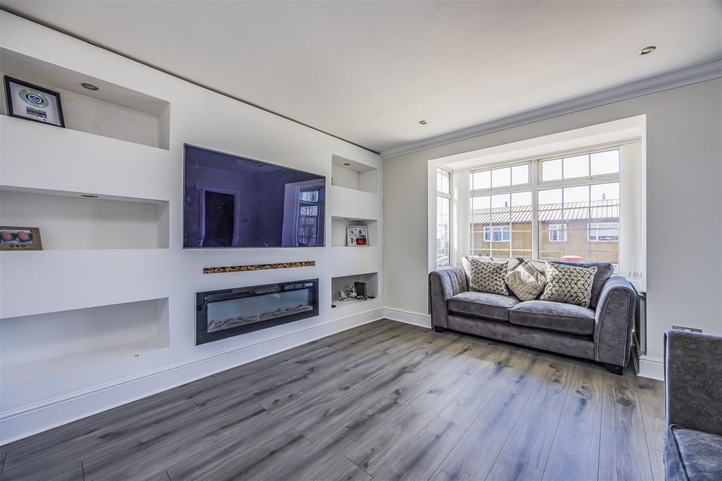 Property photo 2 of 12 Chedworth Crescent, Paulsgrove-Porticomarketing-Ne