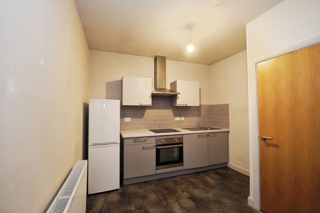 Property photo 3 of 14 Kitchen