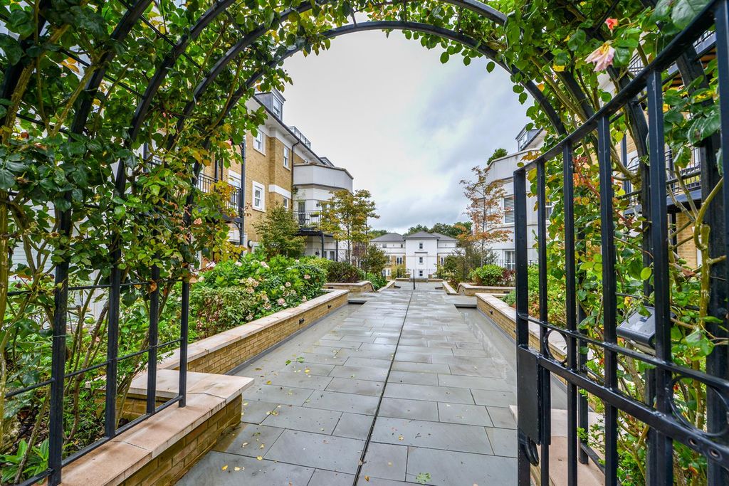 Property photo 2 of 17 Henrietta Place Tunbridge Wells12.Jpg
