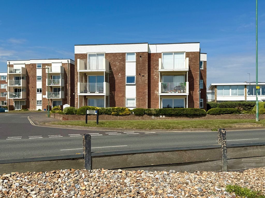 Property photo 1 of 18 9 Marama Gardens Front With Beach