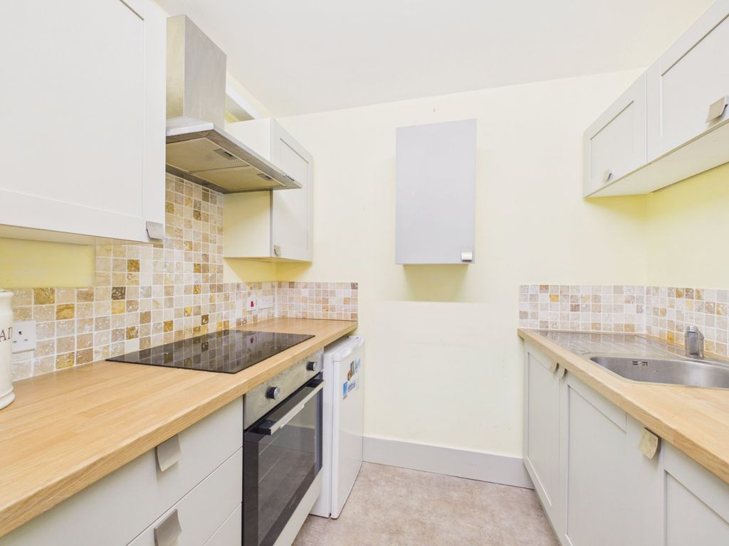Property photo 3 of 17 Kitchen