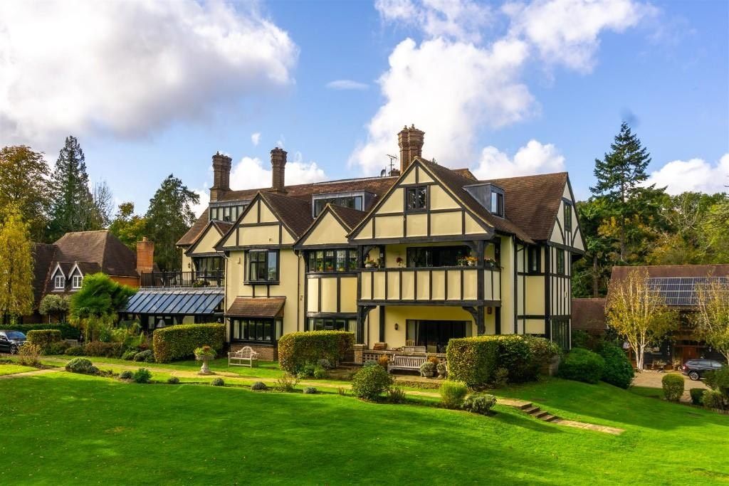 Property photo 1 of 20 Front View