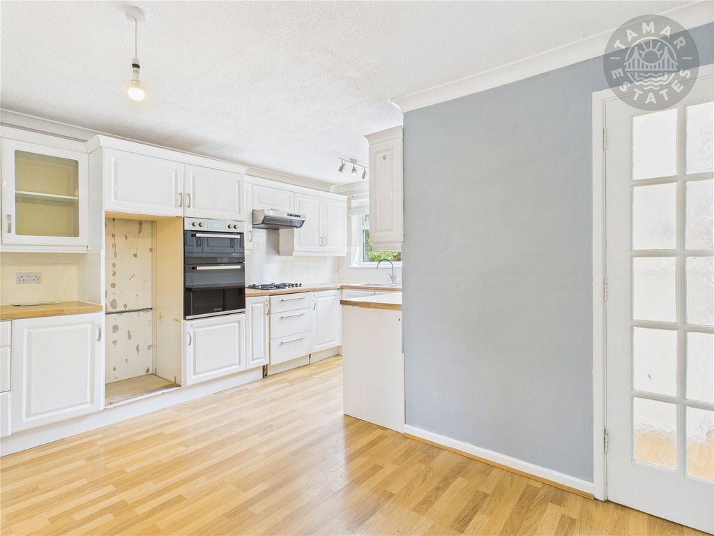 Property photo 3 of 16 Kitchen/Dining Room
