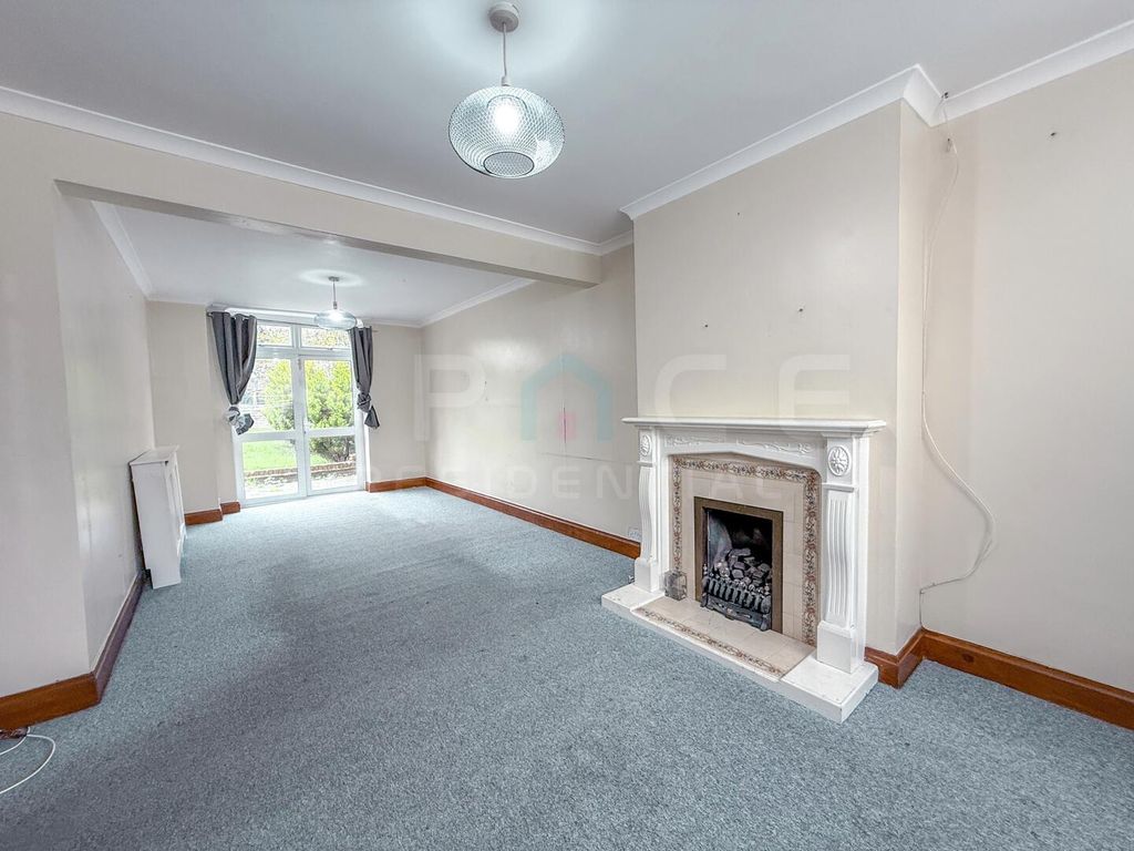 Property photo 3 of 28 Living Room