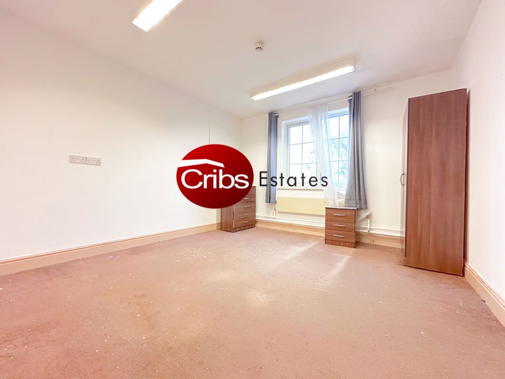Property photo 1 of 10 Double Ensuite Room To Rent In Kt3 ( Couple )