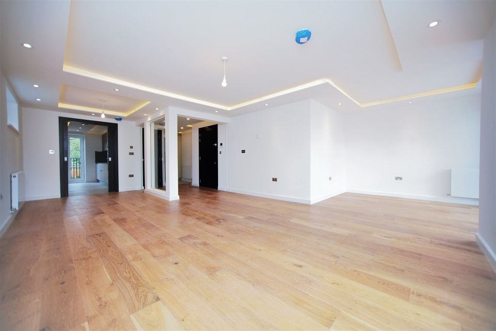 Property photo 1 of 8 (Main)