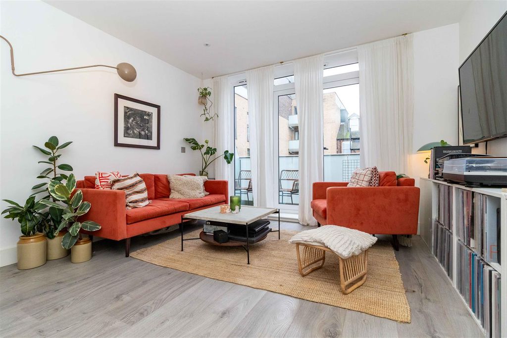 Property photo 2 of 15 Lennox Rd-09.Jpg